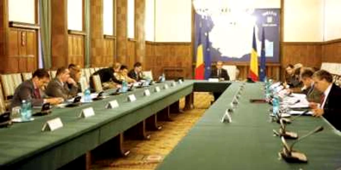 Cabinetul Boc a aprobat o Strategie Fiscal-Bugetară și, după numai două luni, a venit cu un proiect bazat pe alte cifre