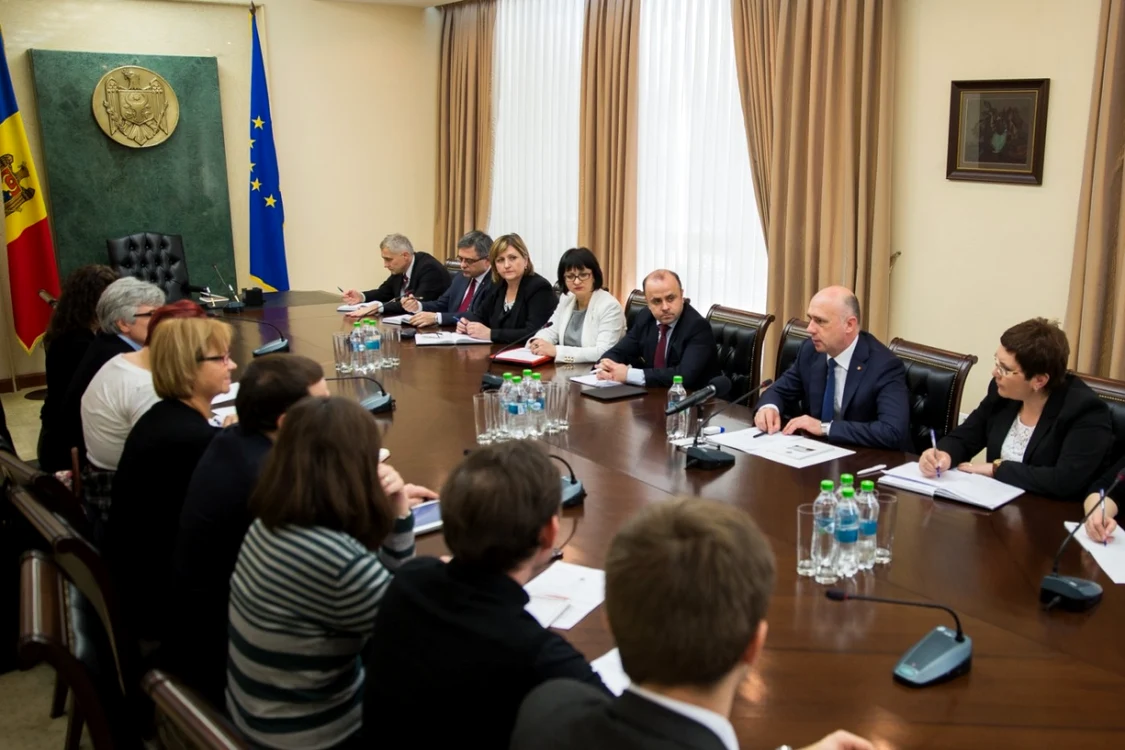 Întâlnirea dintre Pavel Filip şi societatea civilă. FOTO Guvernul Republicii Moldova