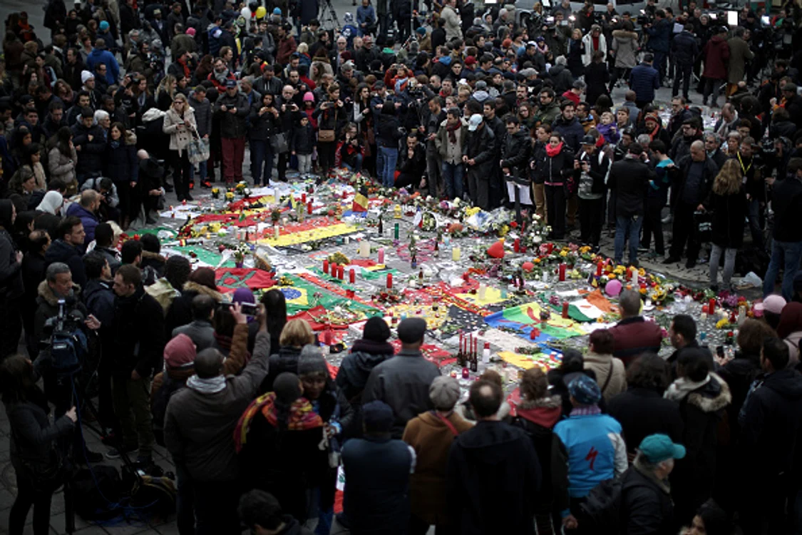 Place de la Bourse a devenit loc de pelerinaj în urma atentatelor din Bruxelles