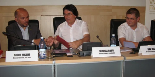Primarul Nicolae Robu şi Sorin Maxim, directorul ADR-Vest