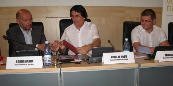 Primarul Nicolae Robu şi Sorin Maxim, directorul ADR-Vest