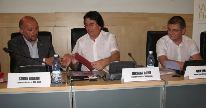 Primarul Nicolae Robu şi Sorin Maxim, directorul ADR-Vest