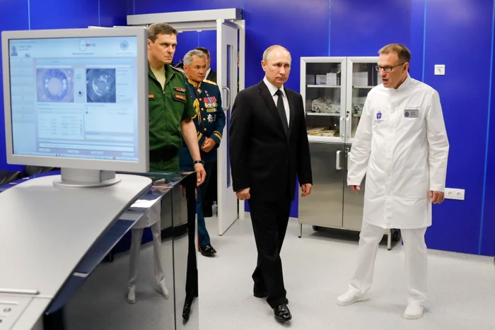 Președintele Vladimir Putin este înconjurat de o armată de medici