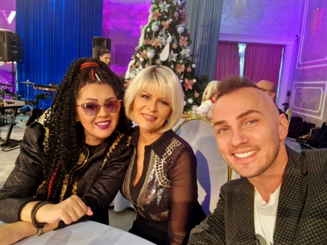 Traistariu, Minodora și Sanda Ladoși, la filmările pentru Revelion Sursa: Facebook 