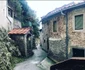 Cătunul spectaculos în care mai locuiesc mai puțin de 30 de oameni