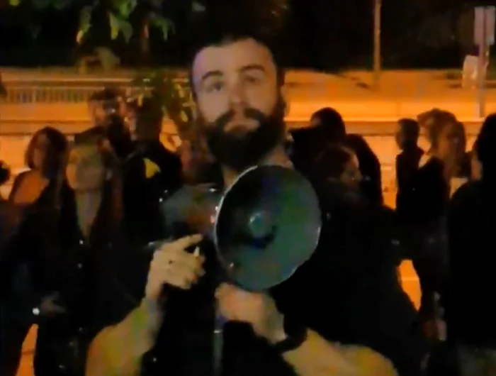 Un polițist din Munchen a fost emoționat până la lacrimi de gestul românilor Foto: captură video Facebook