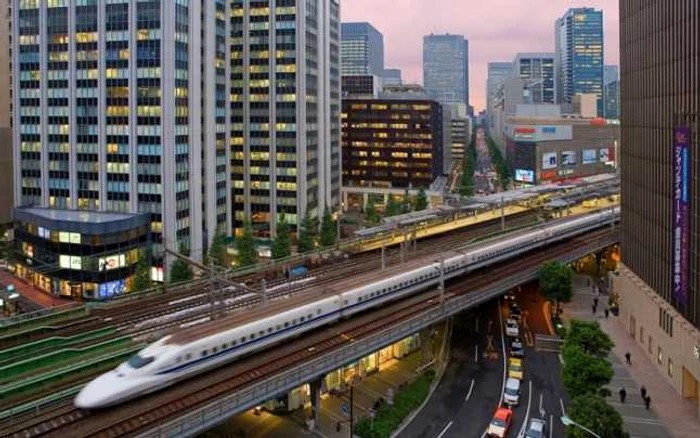 tren pod japonia