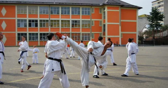 Neamţ: Sportivii clubului Ronin au luat şapte medalii la Campionatul Naţional de Karate
