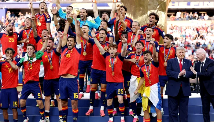Spania, cu trofeul de campioană mondială 2026 (FOTO: Getty Images)