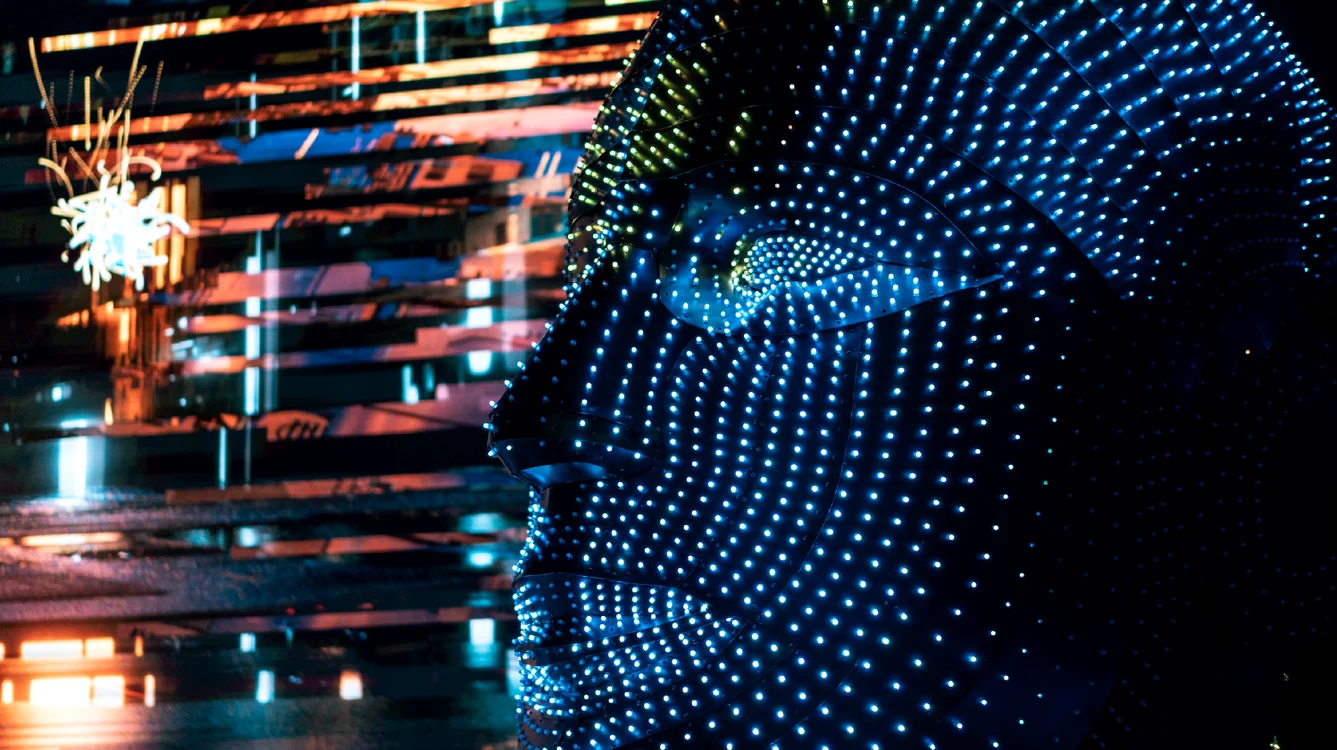 Instalația „Talking Heads” din Piața George Enescu FOTO spotlightfestival.ro