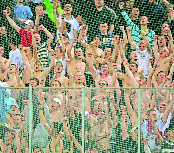 
    Fanii Stelei vor să aprindă torţe în Olanda şi să  scandeze mesaje rasiste  