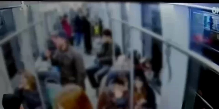 Patru tineri au lovit cu pumnii și picioarele trei minori într-un tramvai. FOTO captură Adevărul