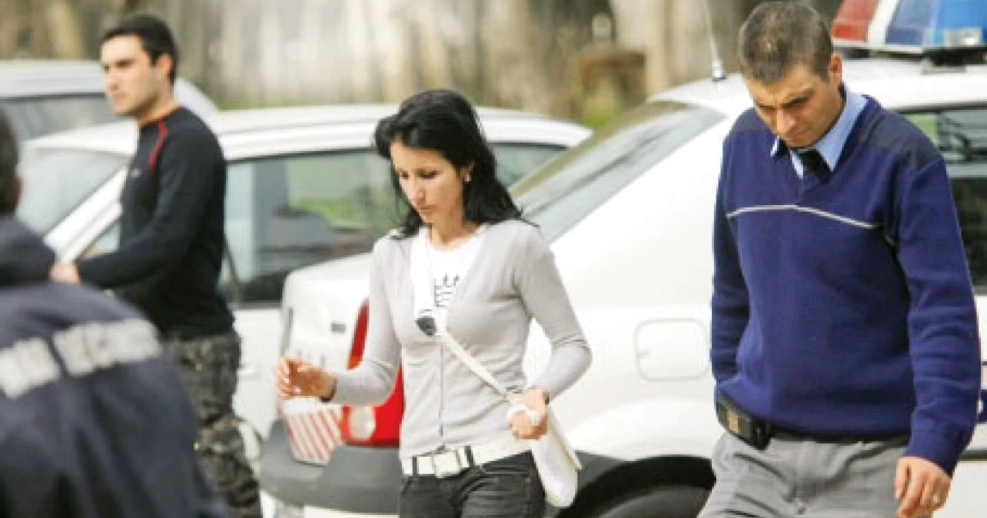 Ionuţ Rentea (dreapta), fiul victimei, la locul incidentului