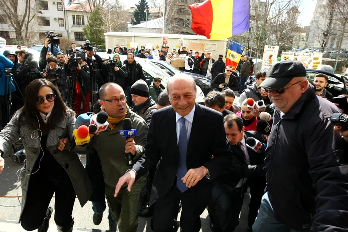 
    Traian Băsescu a ajuns la Parchet în jurul orei 11.00 (foto: Adevărul)  