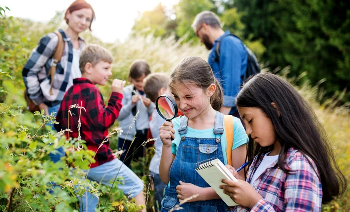 Trei elevi au fost confirmați cu noul coronavirus după ce s-au întors din taberele organizate la munte și la marefoto: Shutterstock