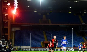 fumigena parasuta sampdoria genoa1 1 epa efe h 56468973 jpeg