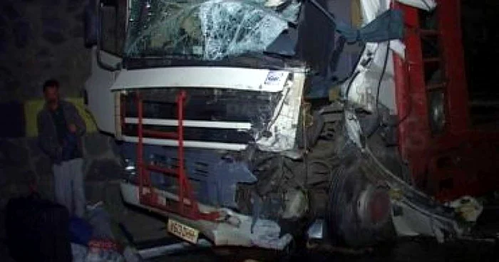 Sibiu: Circulaţia pe Valea Oltului, “paralizată”  patru ore de două accidente (GALERIE FOTO)