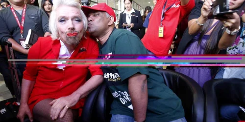 Tony Fernandes richard branson foto reuters