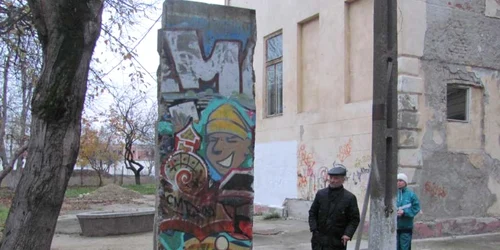 O bucată din Zidul Berlinului a ajuns la Timişoara