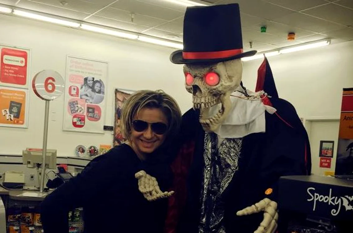Anamaria Prodan a cumpărat tot felul de decoraţiuni pentru HalloweenFoto: Arhiva personală