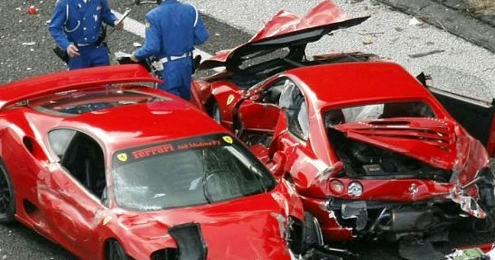 Opt maşini Ferrari au fost distruse