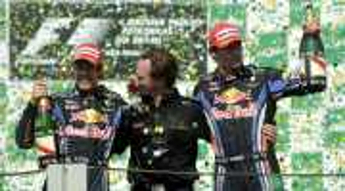 Vettel şi Webber sărbătorind victoria