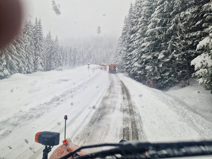 Utilajele au acționat pentru deszăpezirea drumului FOTO: DRPD Craiova