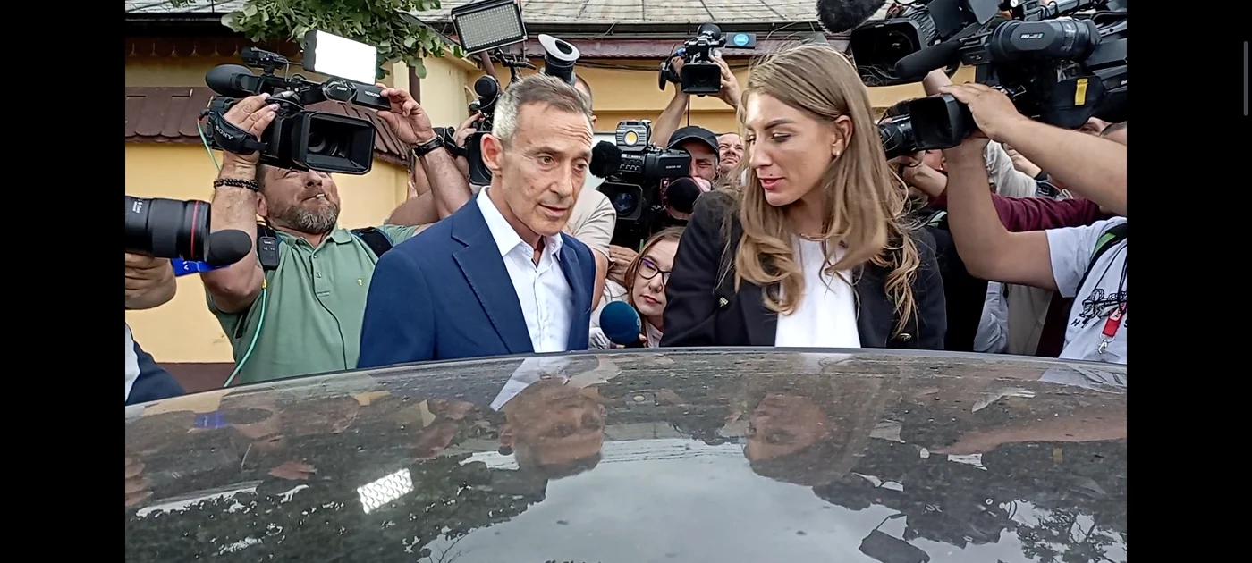 Radu Mazăre a fost așteptat de soția lui la ieșirea de la Jilava, luni la prânz