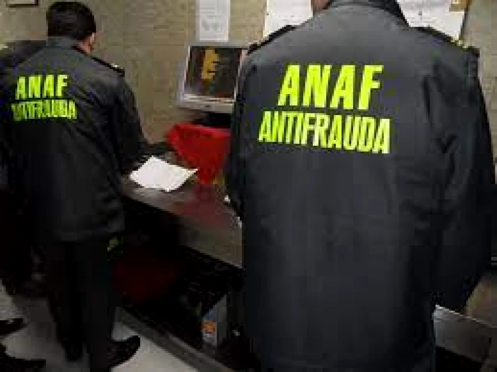 Inspectori antifraudă în control