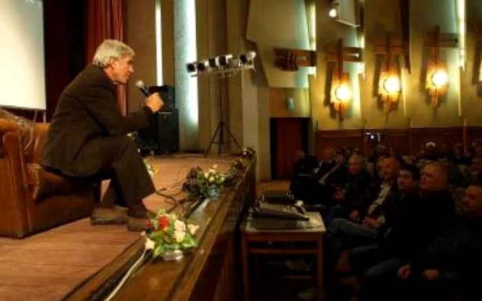 Hunedoara: VIDEO Devenii au venit în număr mare la întâlnirea cu actorul Mircea Diaconu