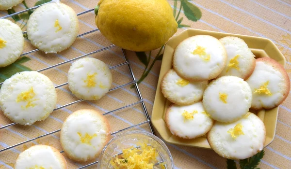 Fursecuri cu lamaie  Sursa foto shutterstock 2308343029 jpg