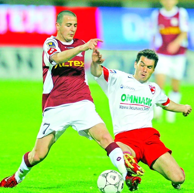 
    Zicu şi Mărgăritescu au fost nu doar colegi la Dinamo. În 2007, au fost adversari în meciul Rapid - Dinamo  