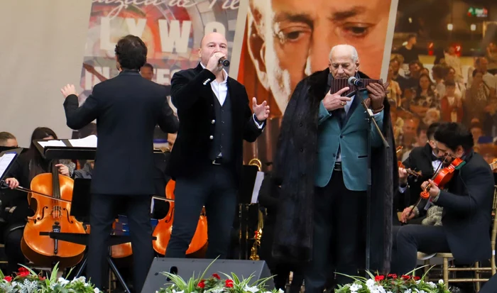 Gheorghe Zamfir, în duet cu Mihai Georgescu de la Bere Gratis FOTO Primăria Pitești