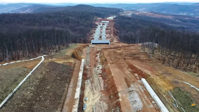 Șantierul A3 Nădășelu-Zimbor-Poarta este aproape pustiu. FOTO: API