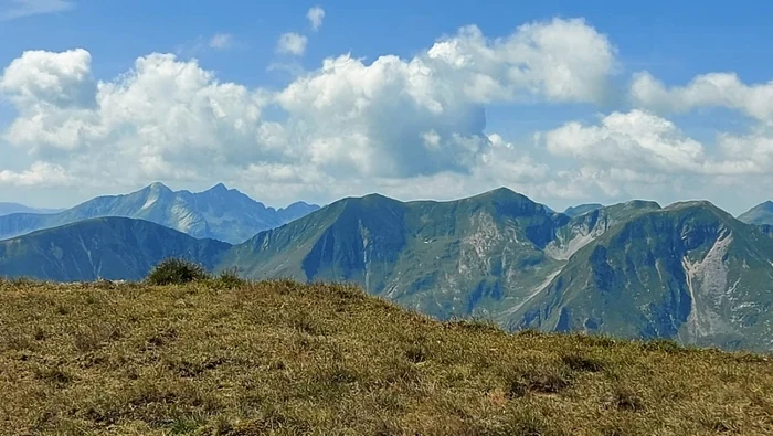 Uimitoarea rezervaţie naturală Golul alpin Moldoveanu – Capra. “Zona este una spectaculoasă, dar şi periculoasă”