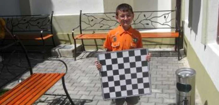 Craiova: Portret/ Cristian Lupu, un şahist de viitor ce se vede cadru didactic