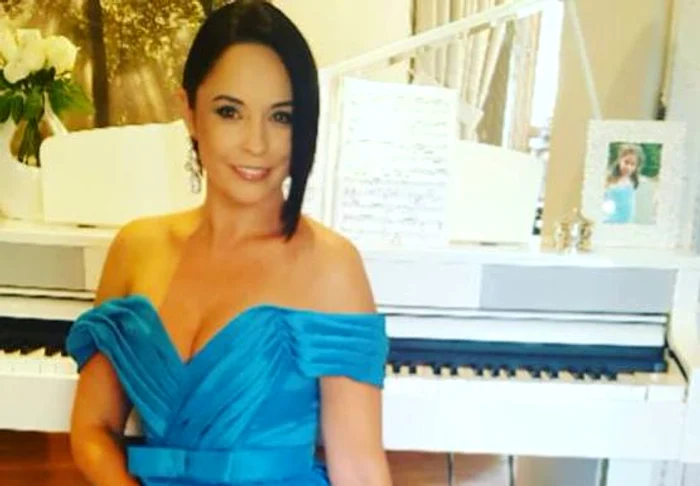 
    Andreea Marin și rochia cu care a făcut furori pe Facebookfoto: arhivă personală  