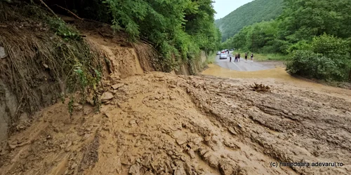 Inundatii pe valea Cernei Foto Daniel Guță (18) jpg