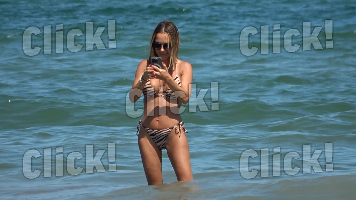 Andreea Antonescu (40 de ani) și-a dus fetele la mare