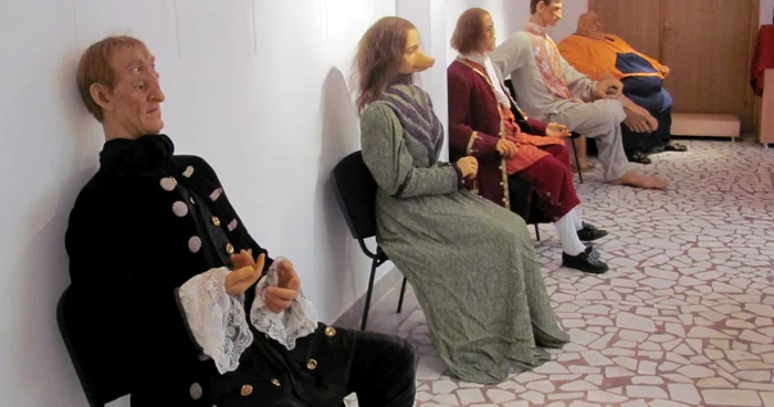 Oameni cu malformaţii din ceară