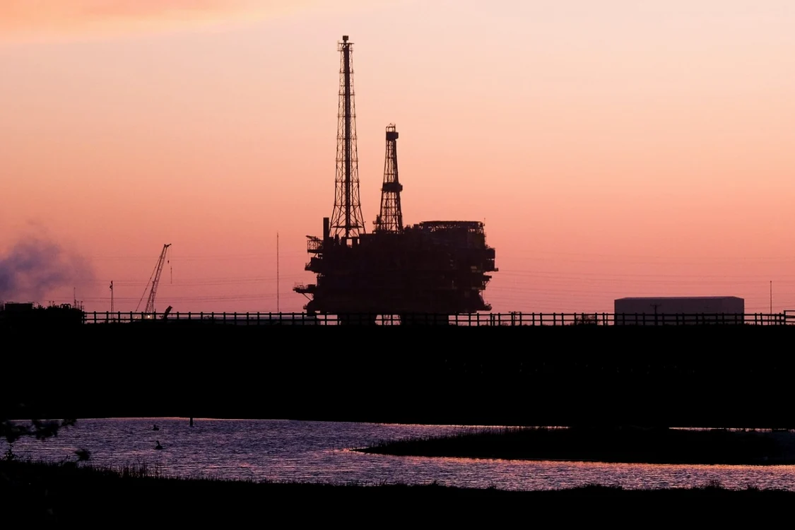 Platforma petrolieră Brent Delta Topside aşteaptă dezafectarea într-un chei de la portul Seaton Hartlepool Marea Britanie FOTO Guliver / GettyImages / Ian Forsyth