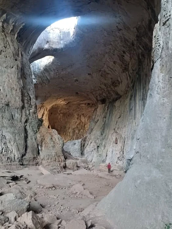 Peștera Prohodna din Bulgaria. Sursă foto: Facebook/ Geografia Lumii