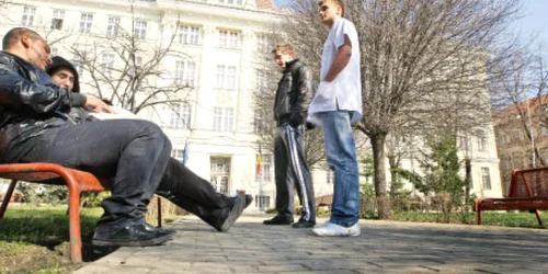 Studenţii de la Facultatea de Medicină din Timişoara susţin că, de cele mai multe ori, dau bani  să treacă sesiunea 