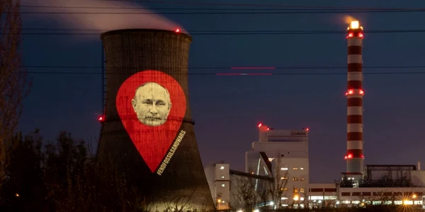 greenpeace protest lukoil