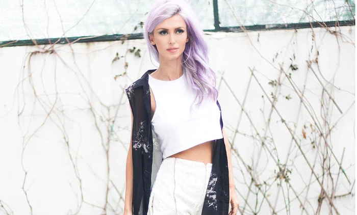 
    Andreea Bălan şi-a obişuit fanii cu tot felul culori de păr neobişnuiteFoto: Arhiva personală  