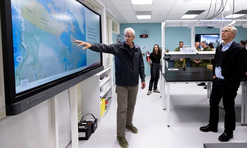Stoltenberg la Stația de cercetare canadiană pentru arctica înaltă FOTO NATO