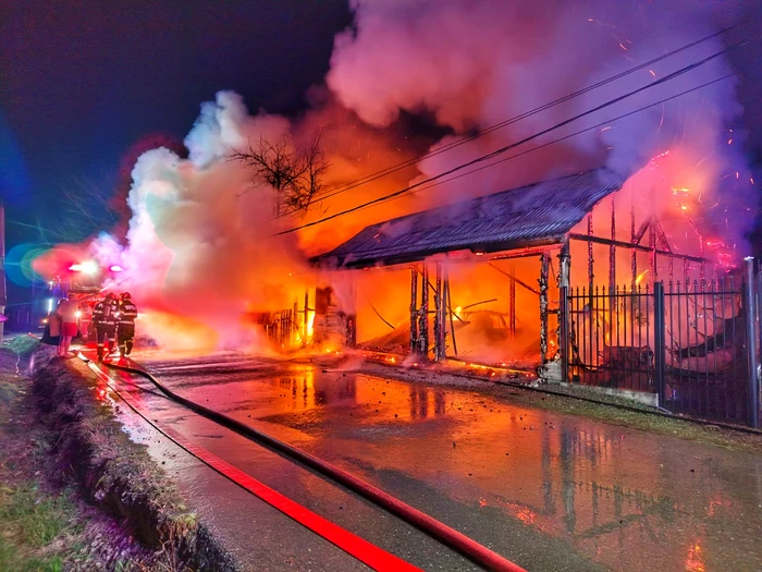 Incendiul a cauzat pagube consistente FOTO ISU Neamț