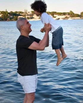 Tenorul italian Alessandro Safina are un copil cu românca Laura Maria Calafeteanu foto: Facebook 