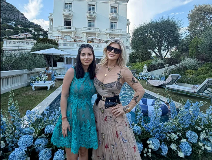 Loredana și Elena/sursă foto: Facebook