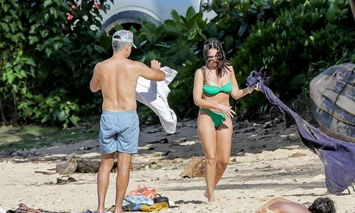 Jessica Alba, la plajă în Hawaii (3) jpg